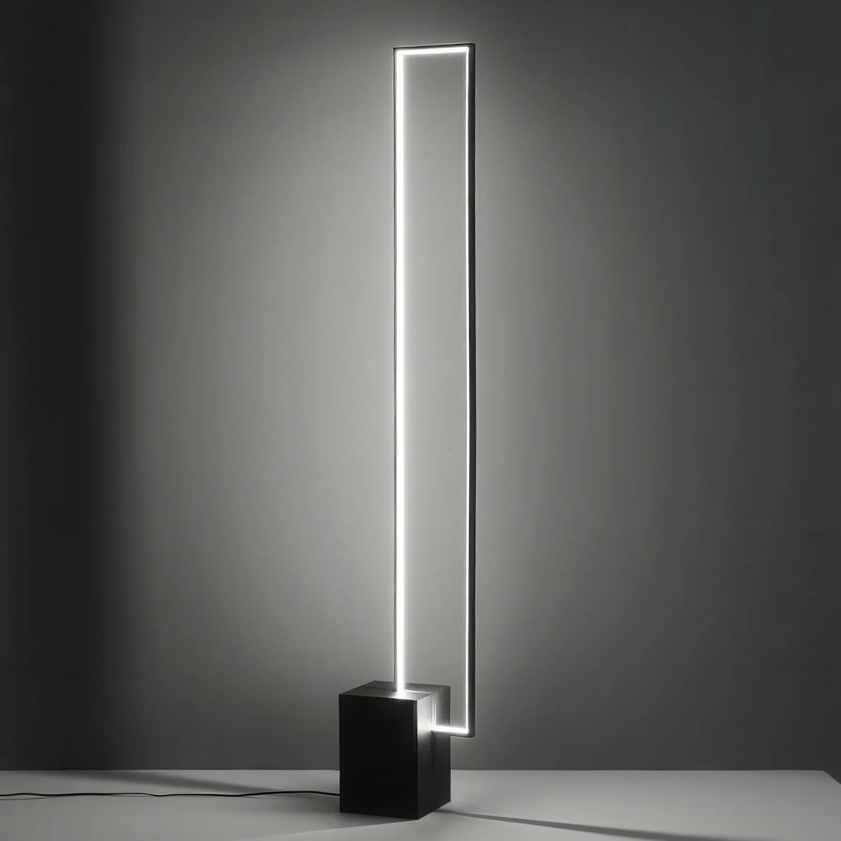 Linea Floor Lamp