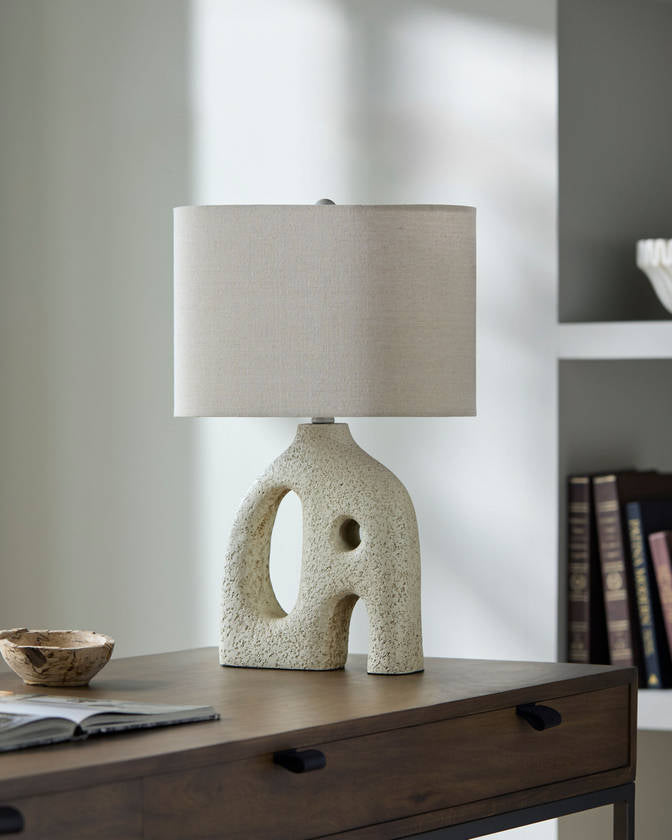 Dyanne Traditional Cream/Wheat Table Lamp