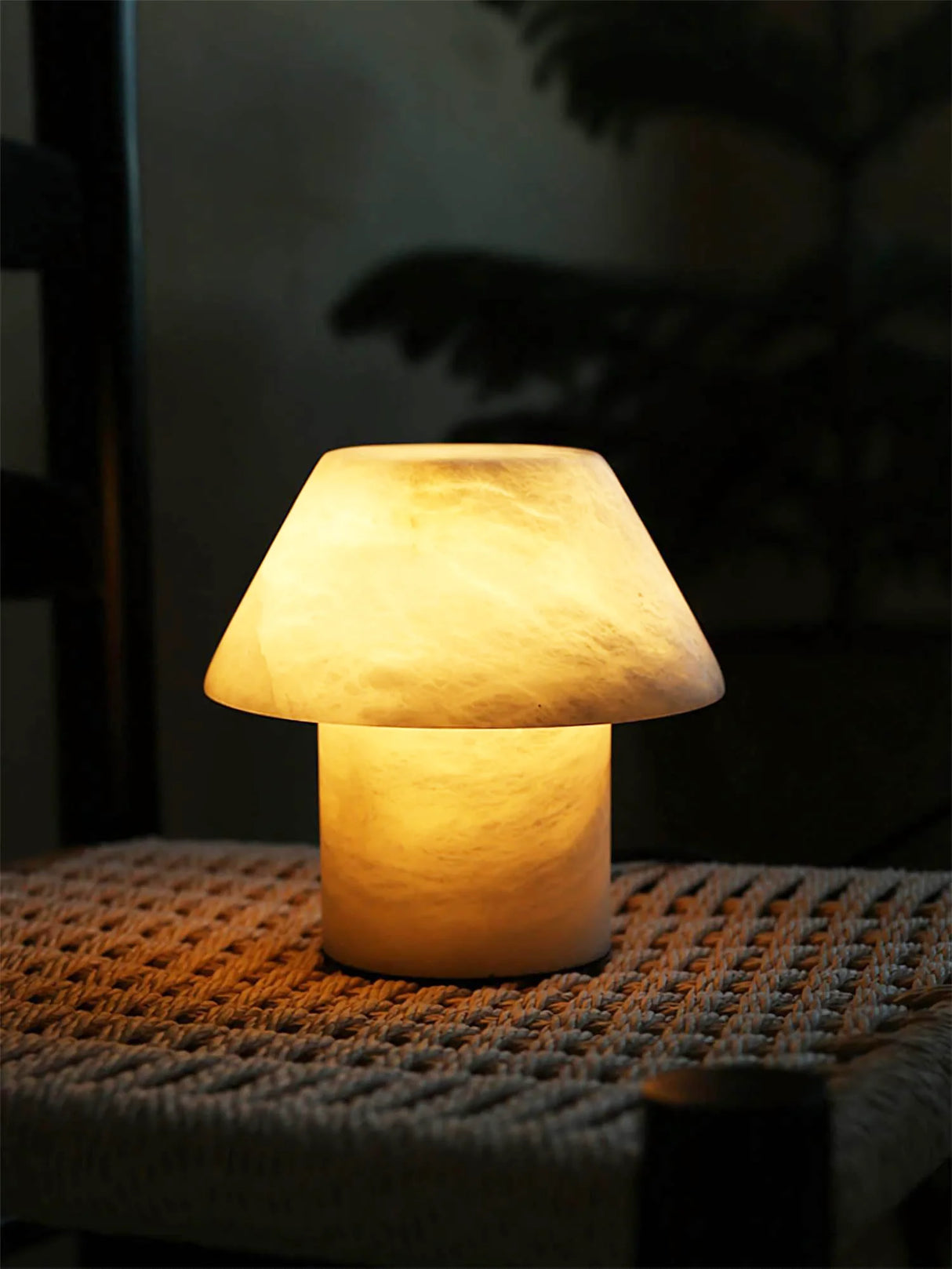 Alabaster Parachilna Petra Tapered Table Lamp