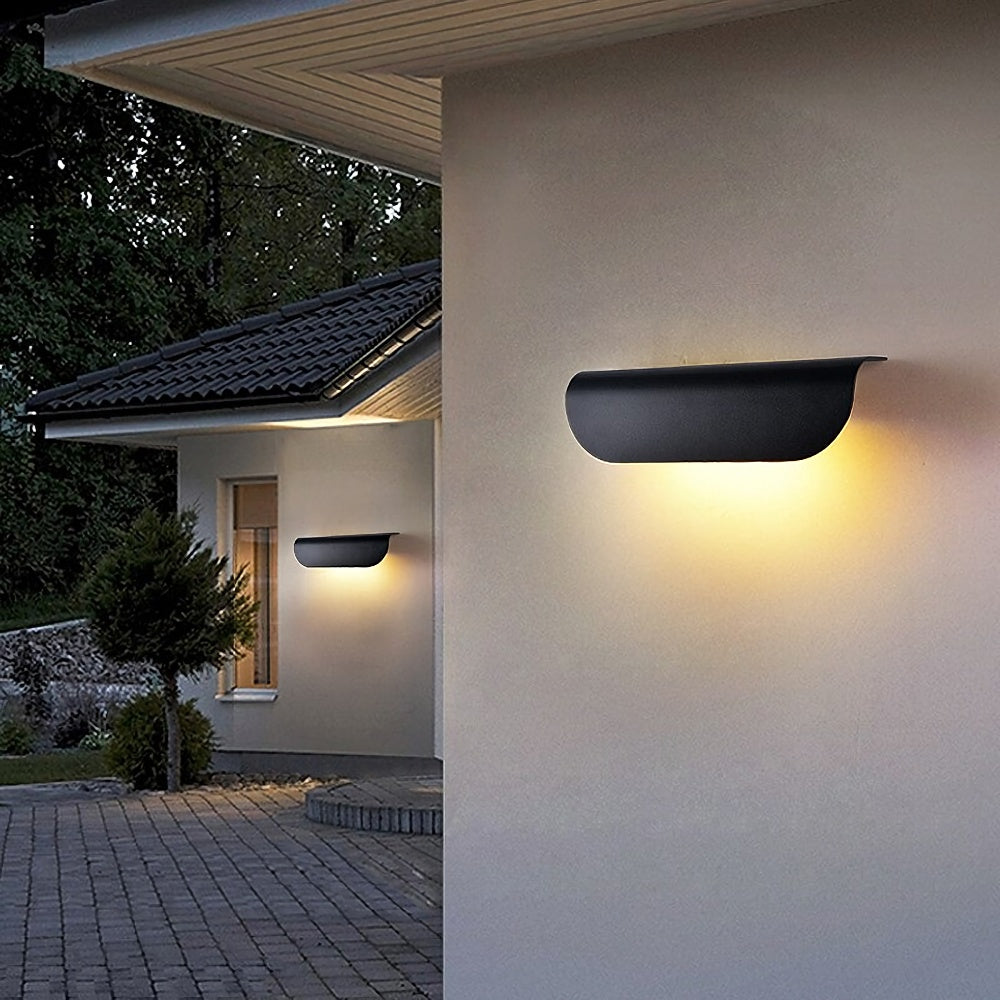 Bay Curved Garden Wall Light