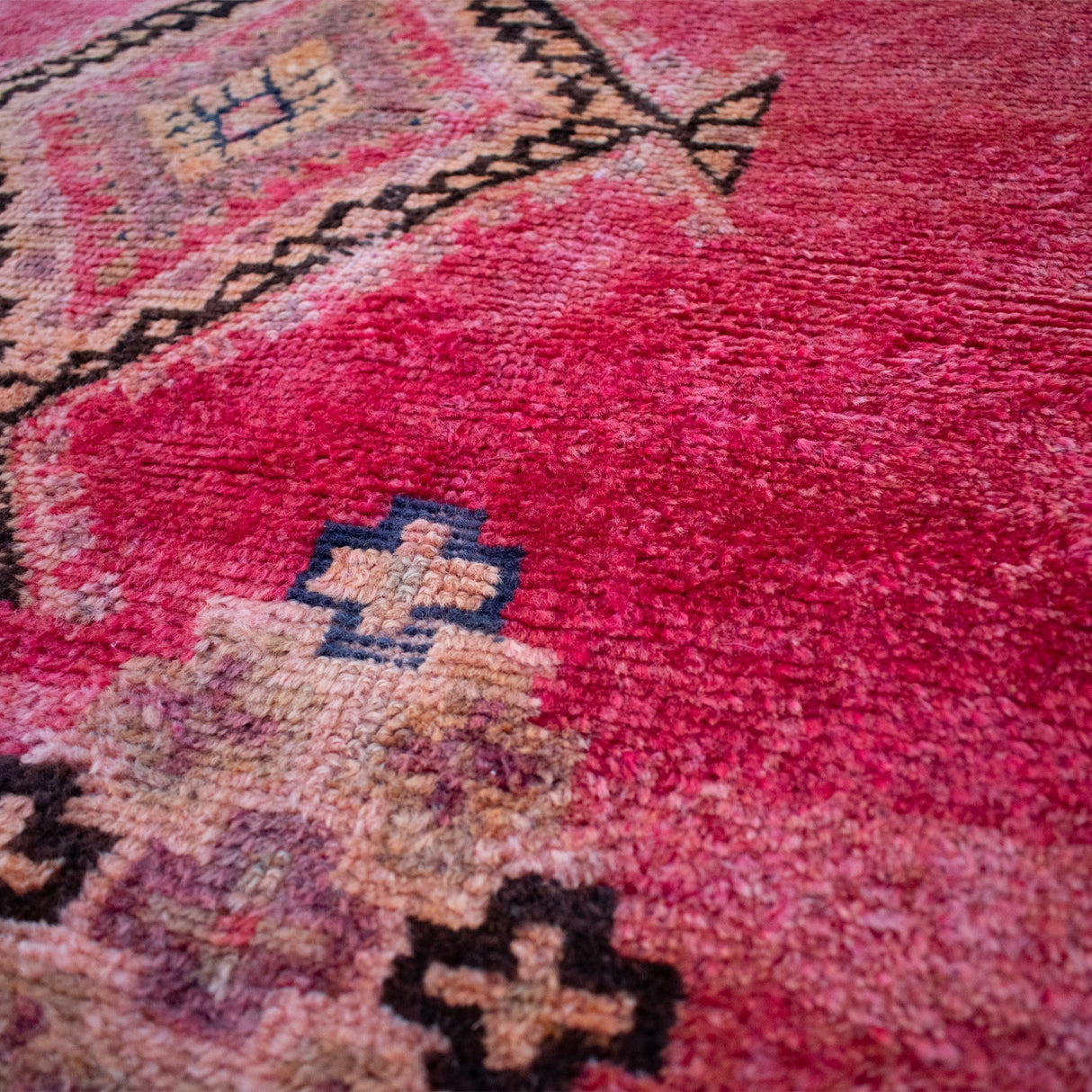 Vintage Moroccan Rug | 3'10" x 7'