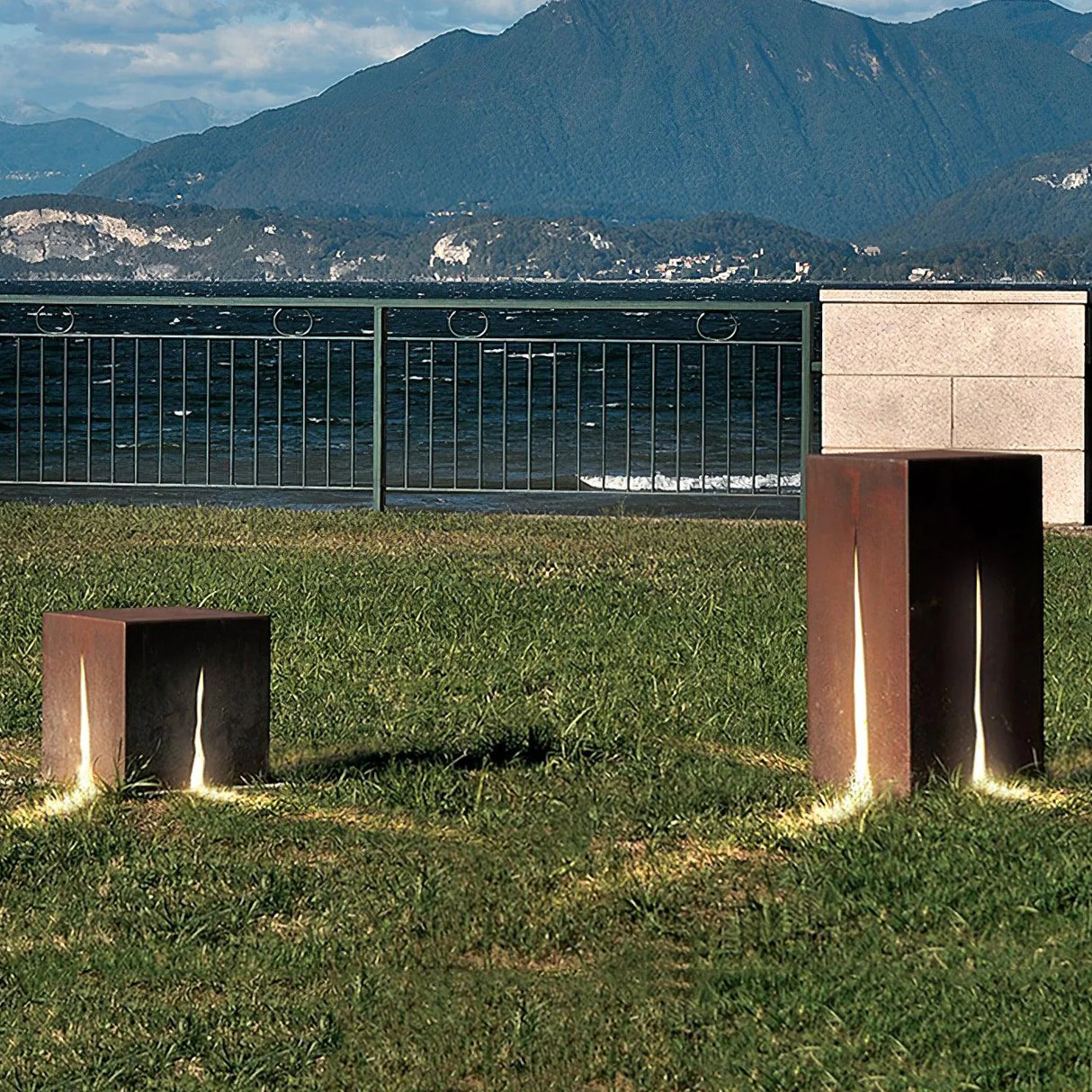 Cube Crack Outdoor Light