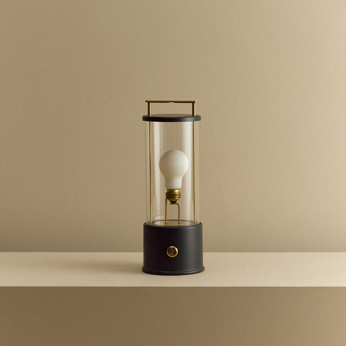 The Muse Portable Lamp in Hackles Black