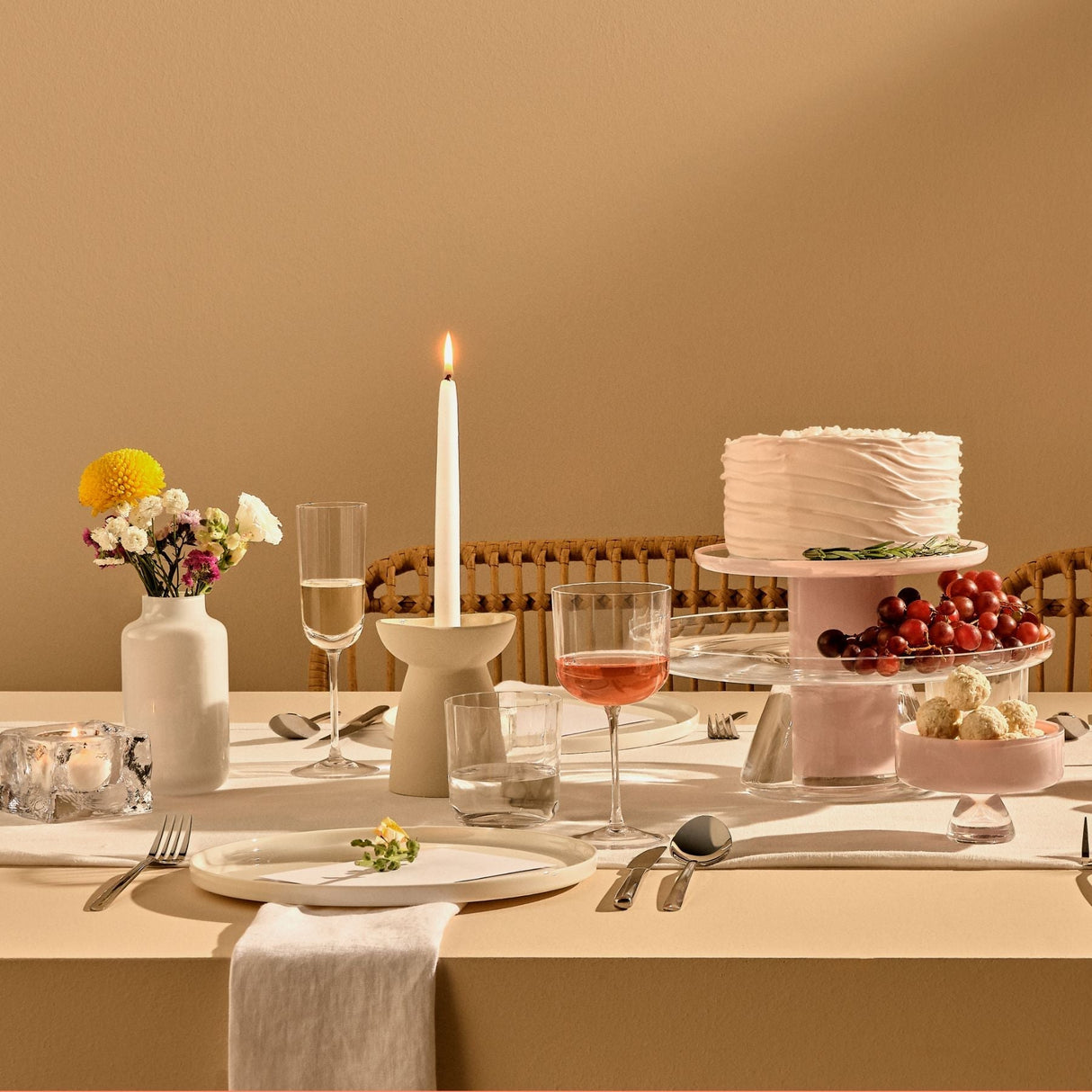 Neo Set of 2 Wine Glasses