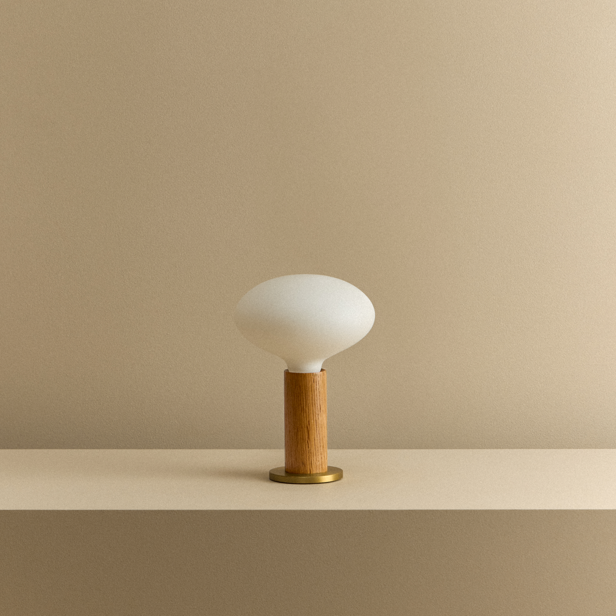 Knuckle Table Lamp in Oak + Oval