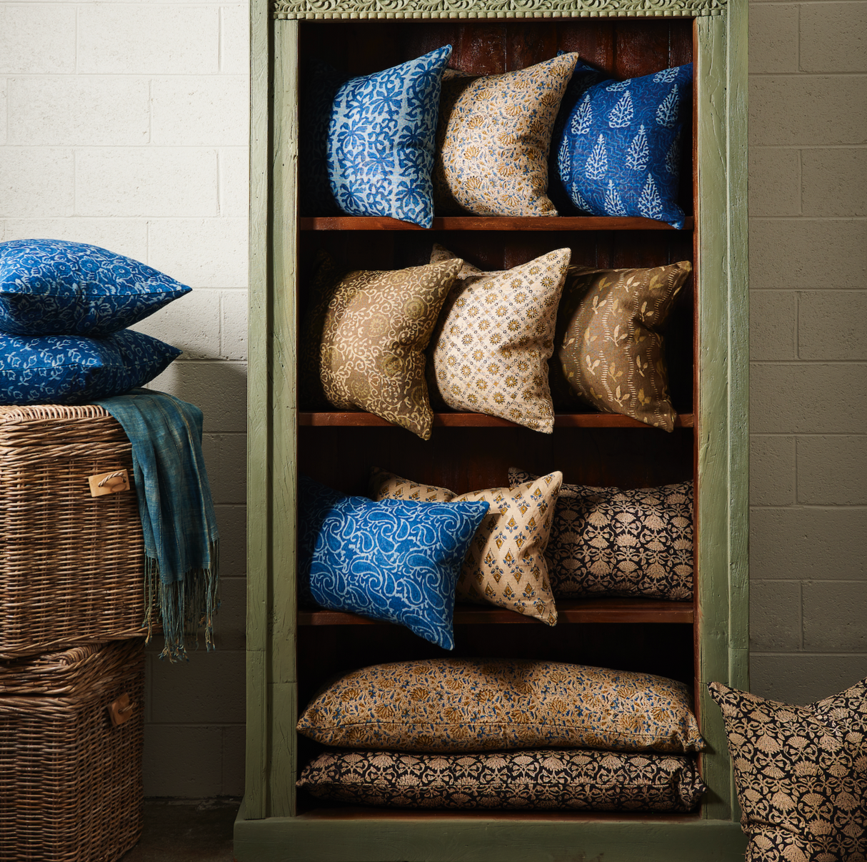 Riya Pillow 16" x 24"