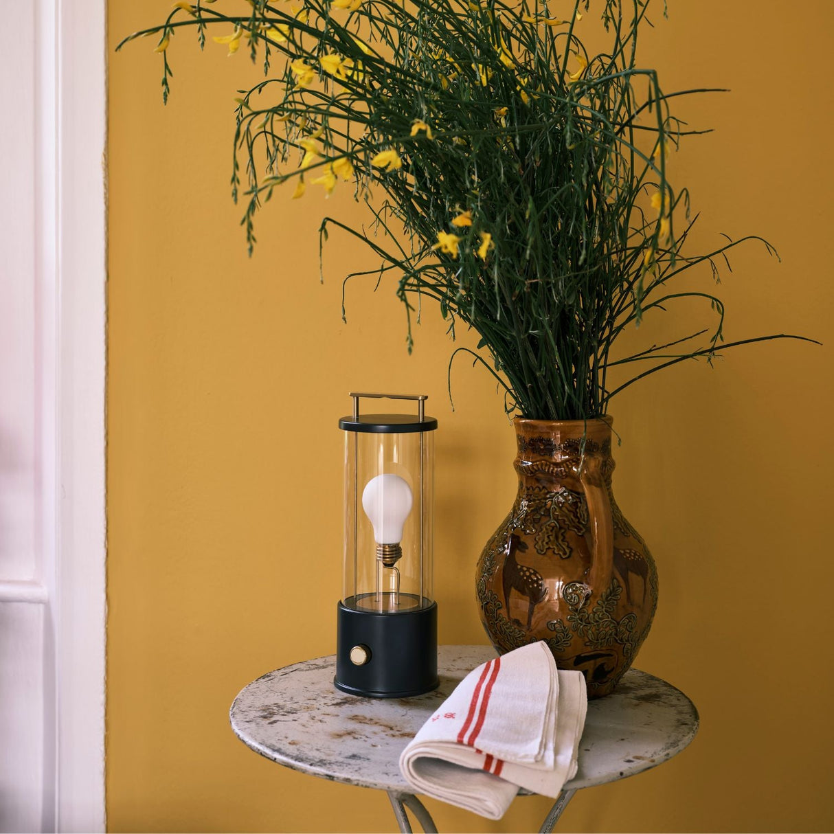 The Muse 1.0 Portable Lamp in Hackles Black