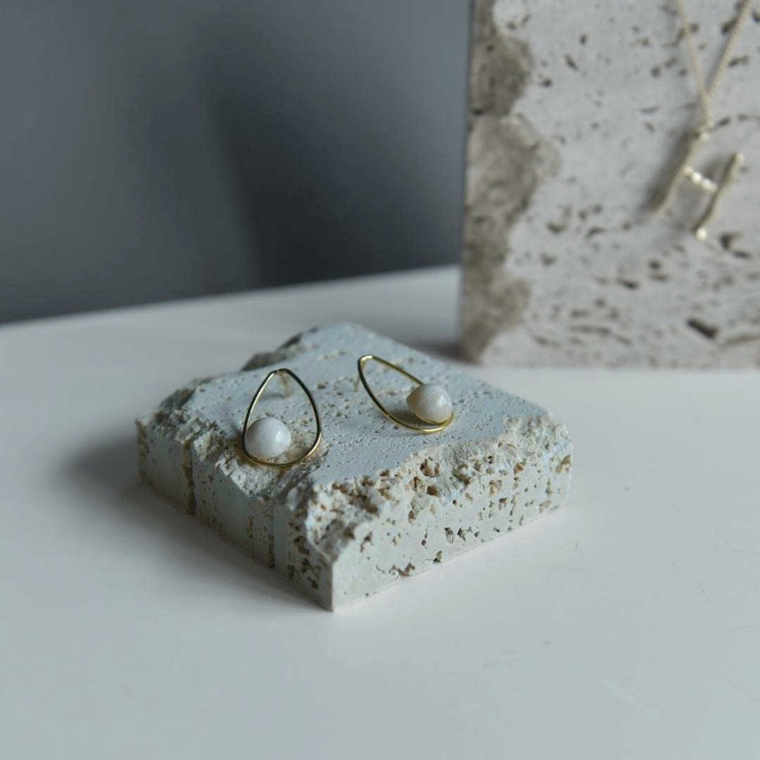 Amalfi Travertine Stone Jewelry Pedestal, Small/Large