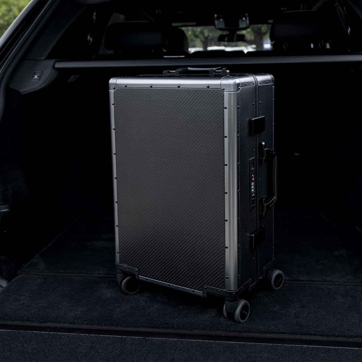 Carbon X 2.0 Carbon Fiber Suitcase Gunmetal