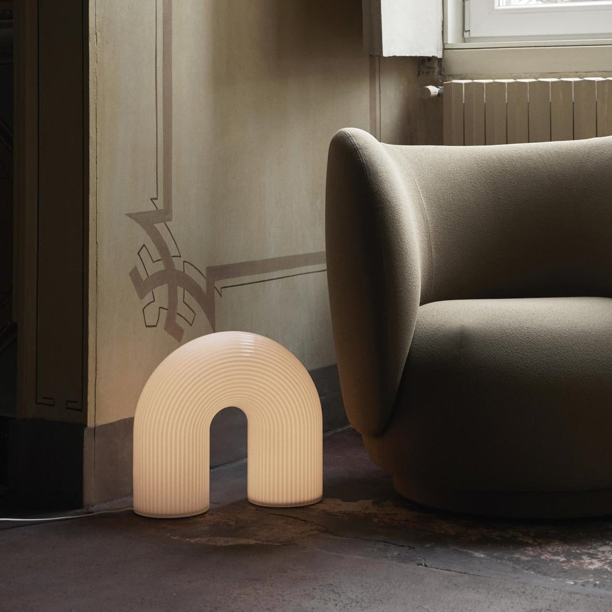 Vuelta Arch Table Lamp
