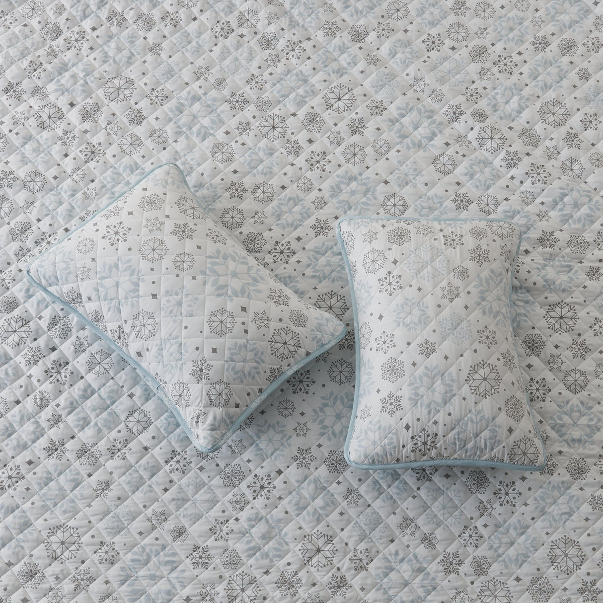 Snowflake Quilt - Nova Collection