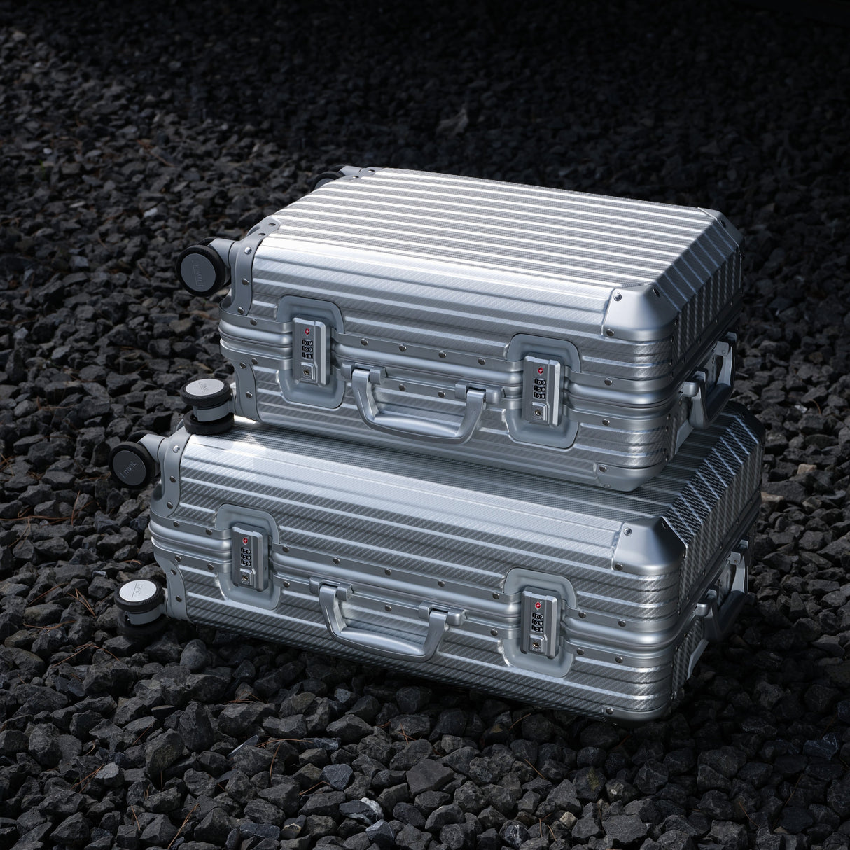 TREVA Aluminum Suitcase Silver
