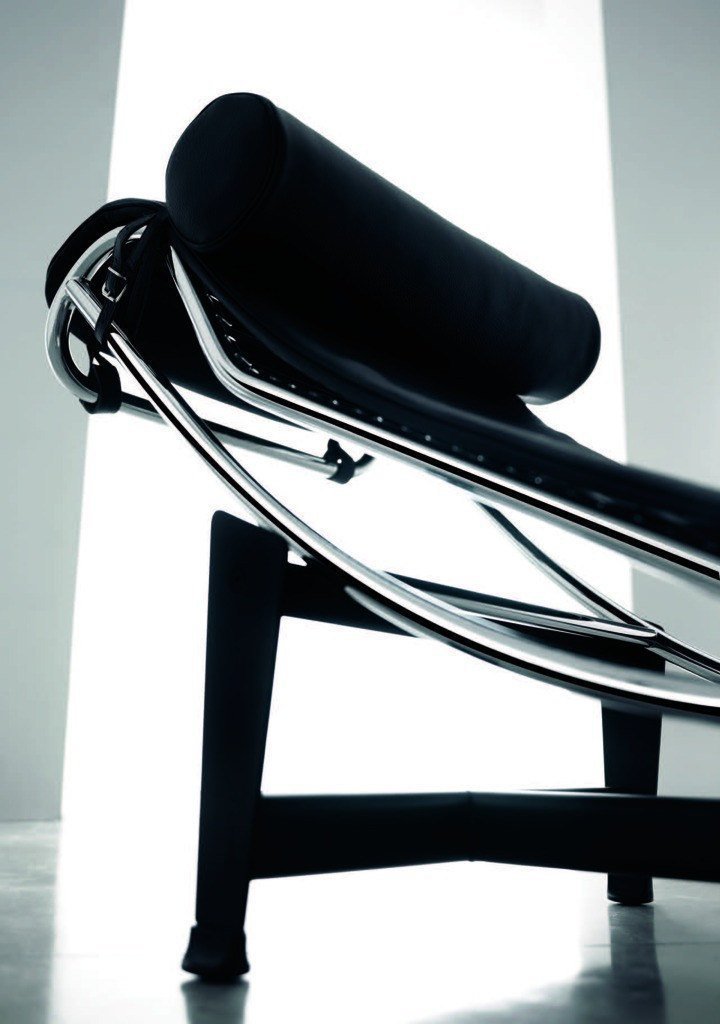 Le Corbusier Chaise Lounge (LC4) - Standard Black Leather