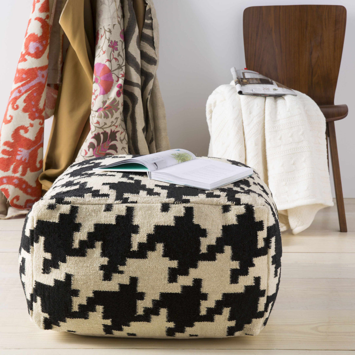 Grobebersdorf Black Pouf