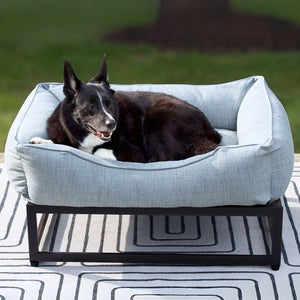 The FÜZI Elevated Dog Bed