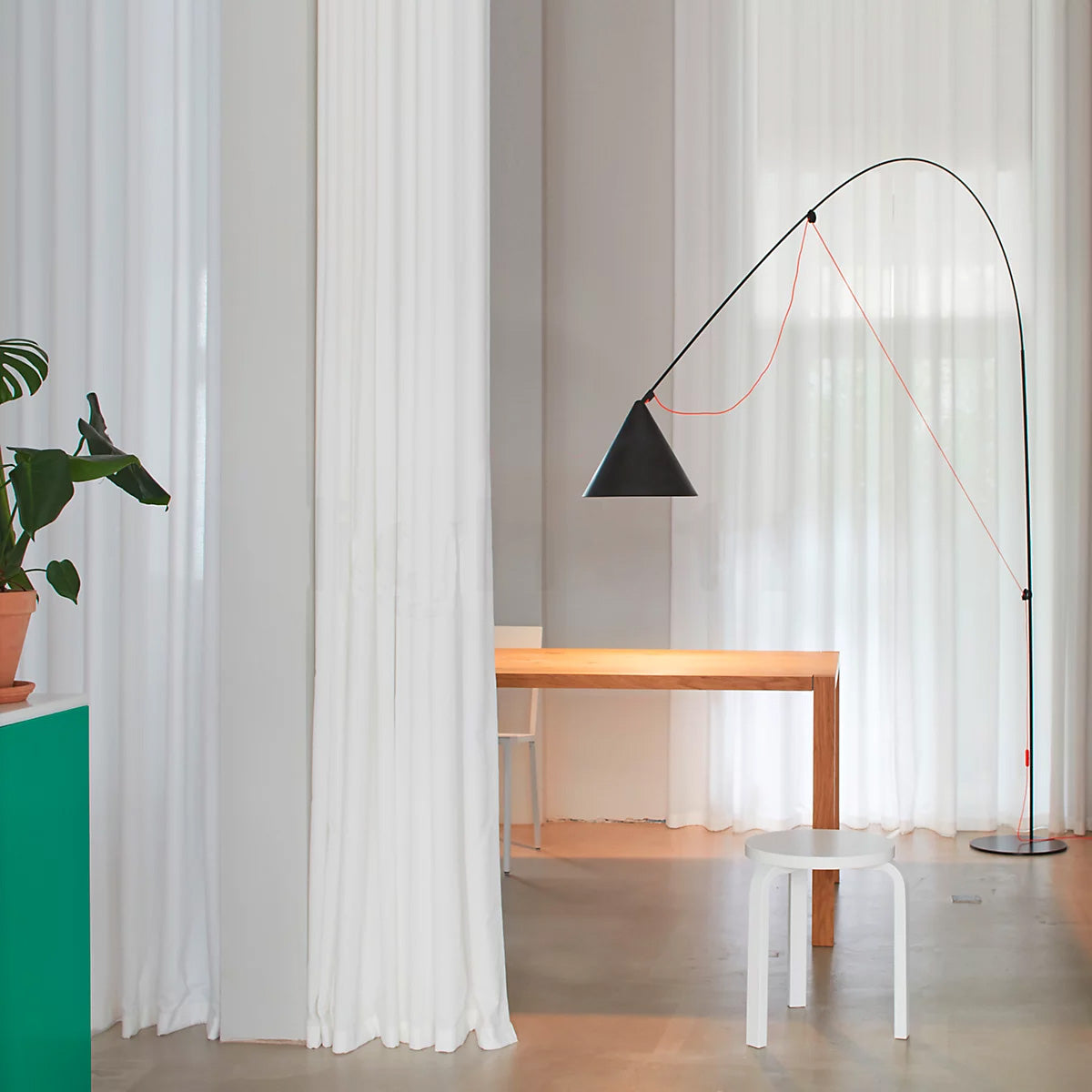 AYNO Floor Lamp