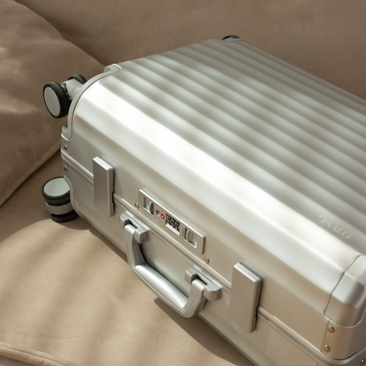 SPACE Aluminum Suitcase Silver