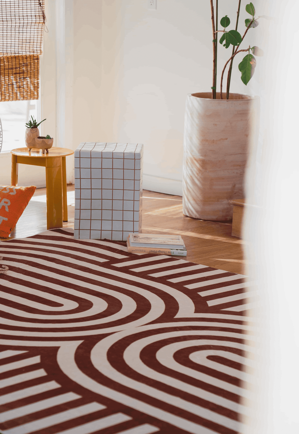 Curvy Brown Stripes Design Rug