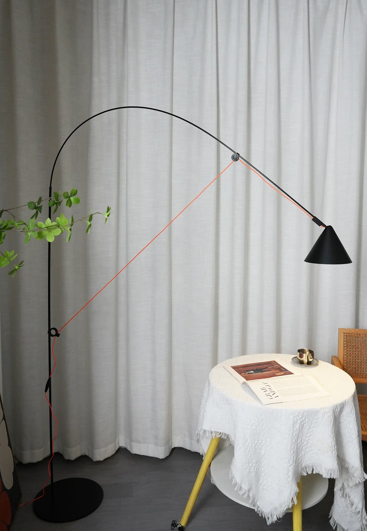 AYNO Floor Lamp