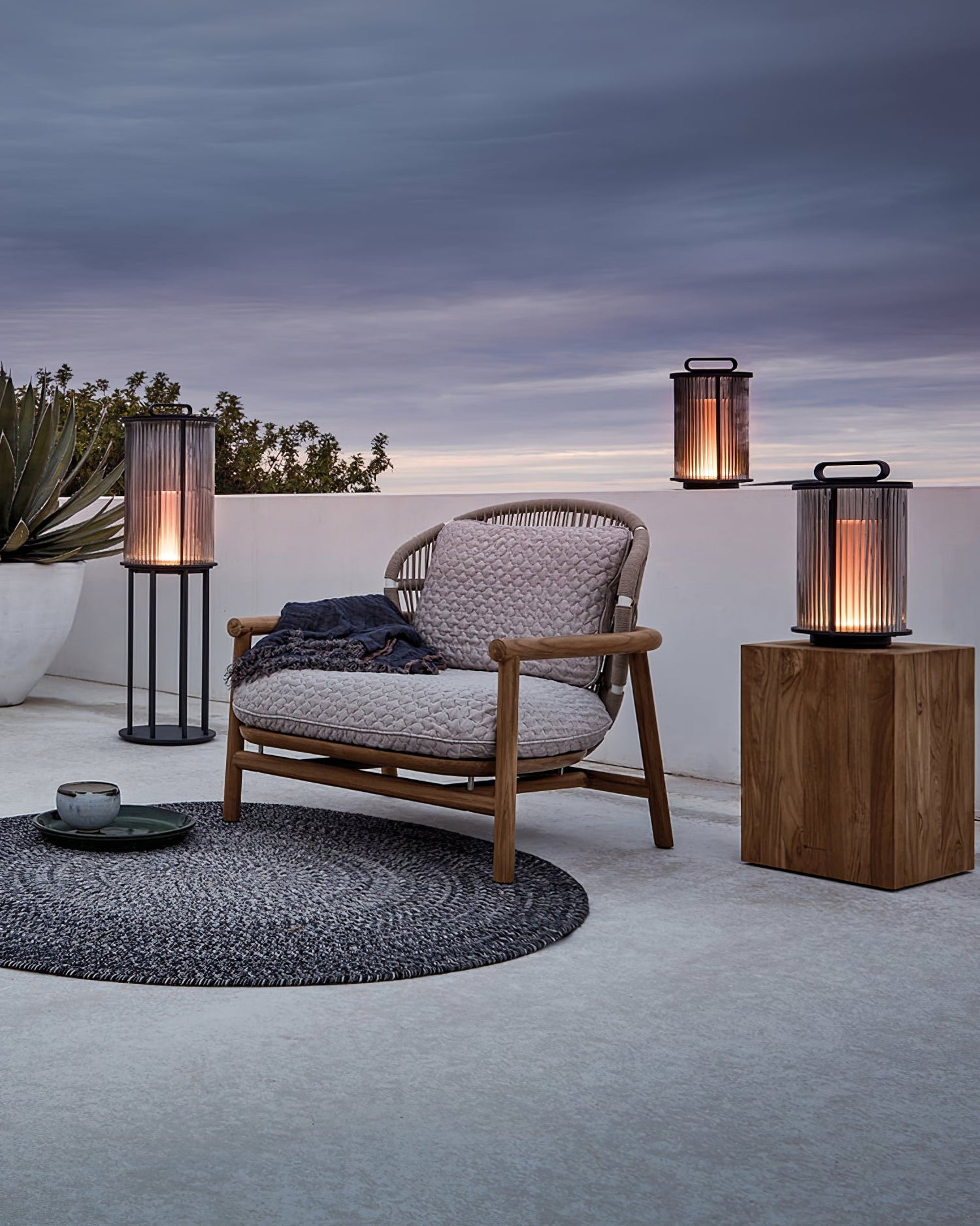 Ambient Line Lantern Garden Lights