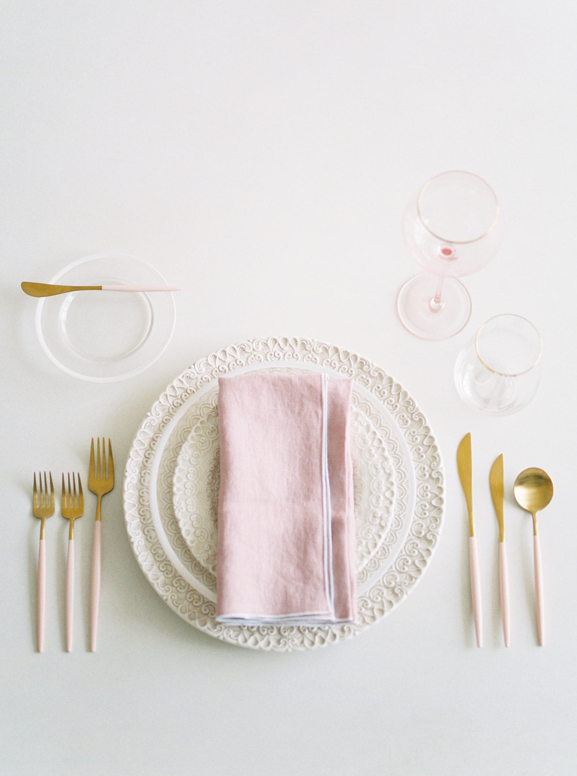 STONE WASHED LINEN NAPKINS // SET OF 4