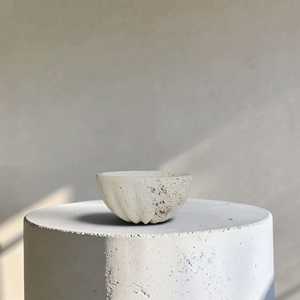 Corona Borealis, White Travertine mid-size bowl, curvilinear-edged Detail