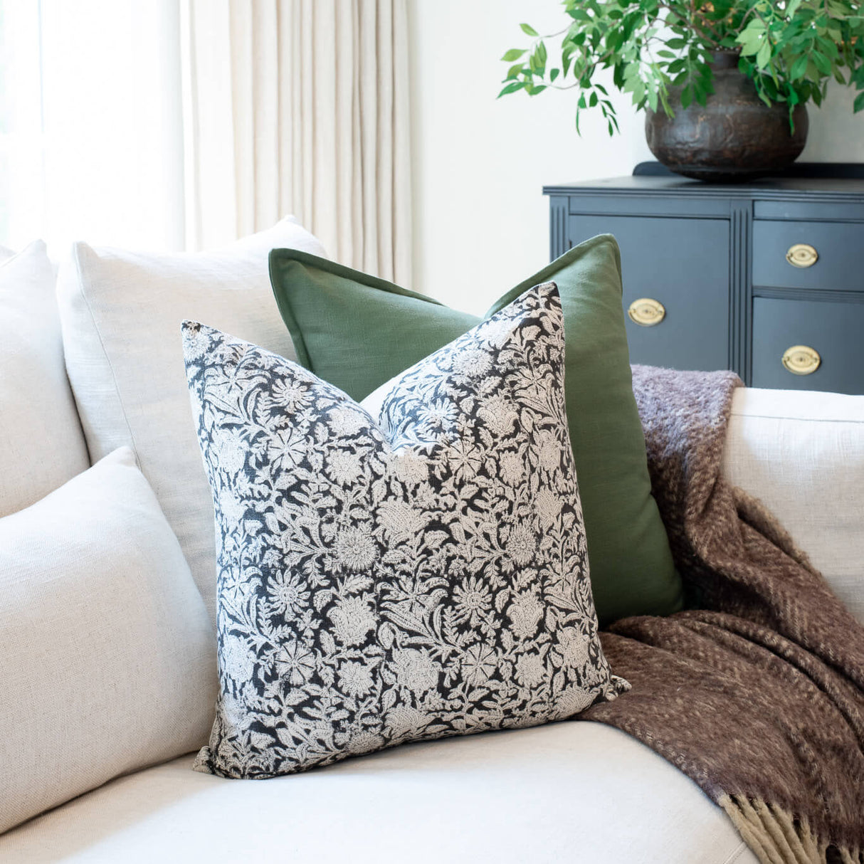 Gávea Solid Color Pillow Cover | Olive Green