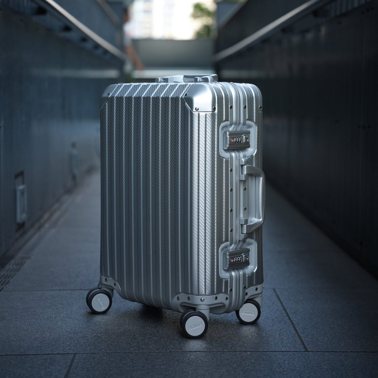 TREVA Aluminum Suitcase Silver