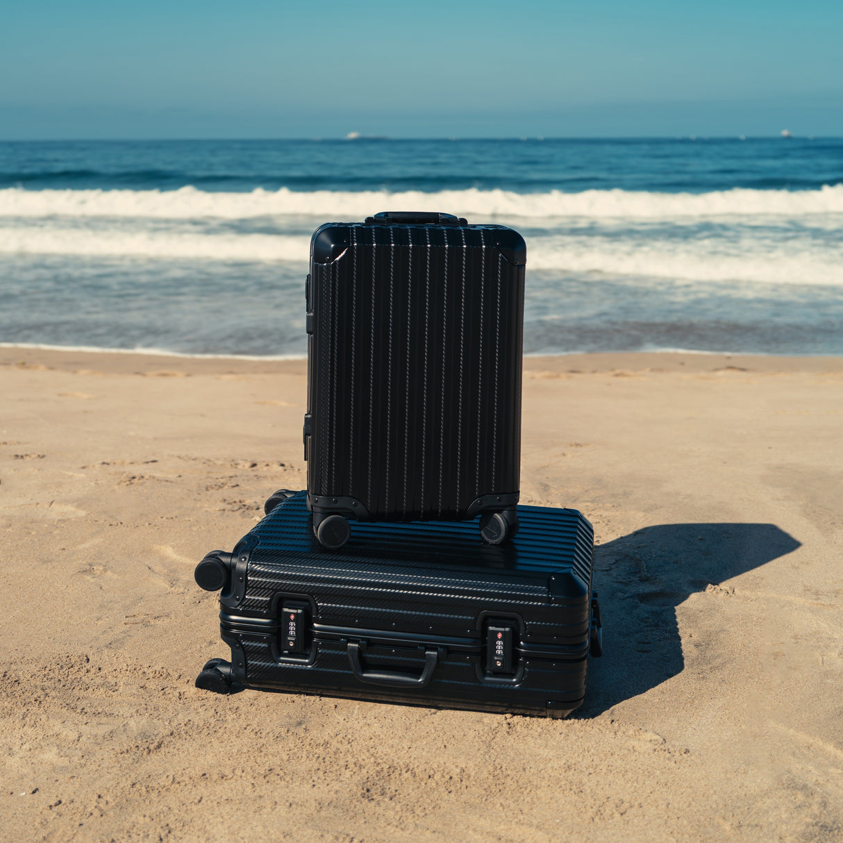 TREVA Aluminum Suitcase Black