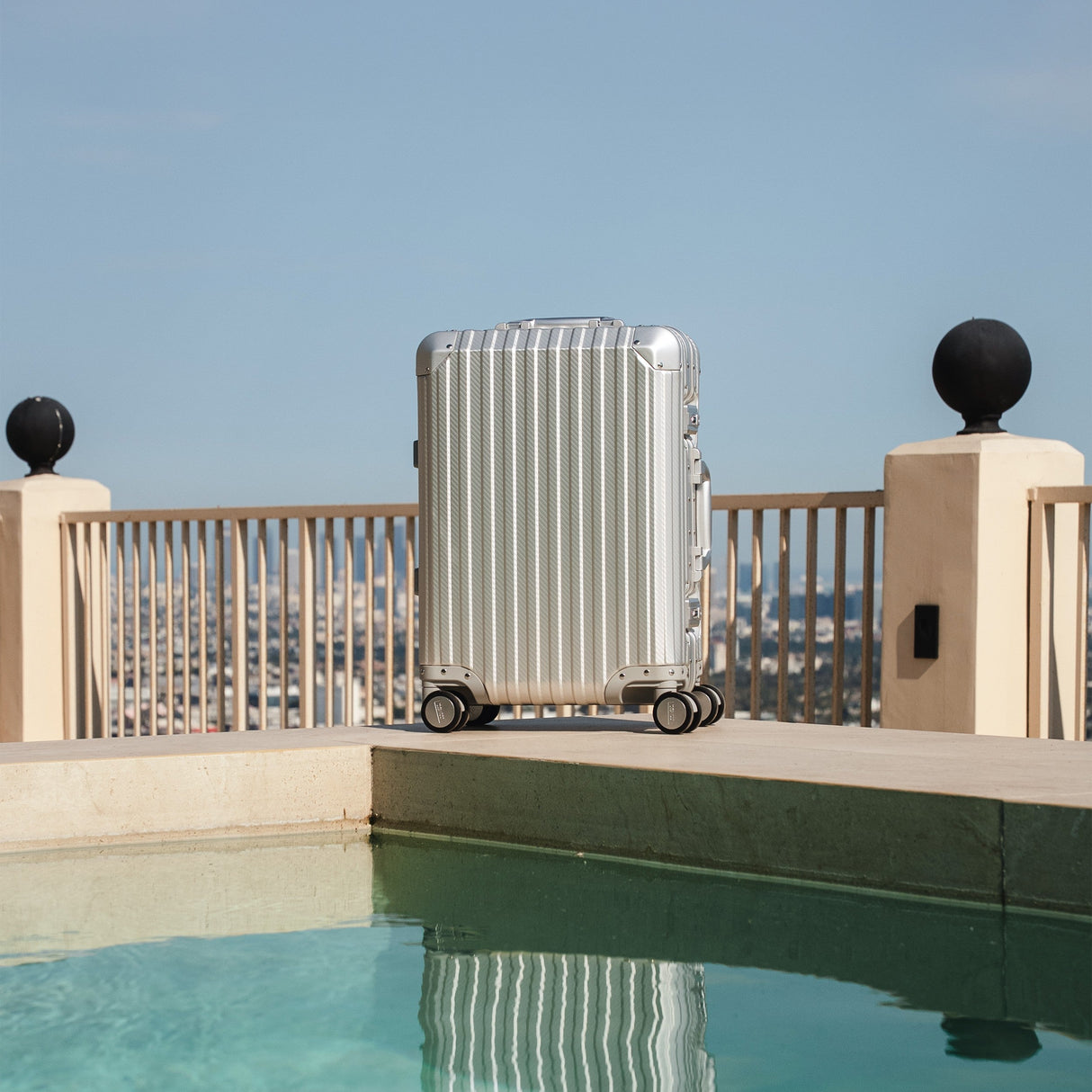 TREVA Aluminum Suitcase Silver