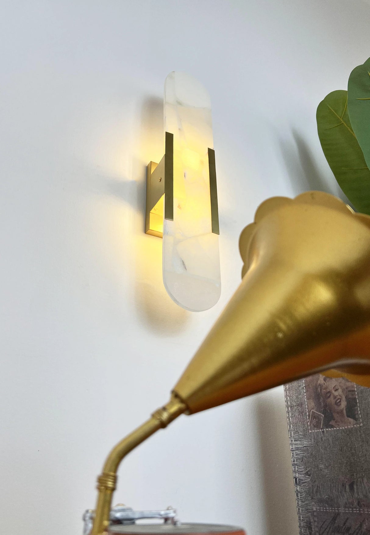 Oval Alabaster Melange Elongated Wall Lamp