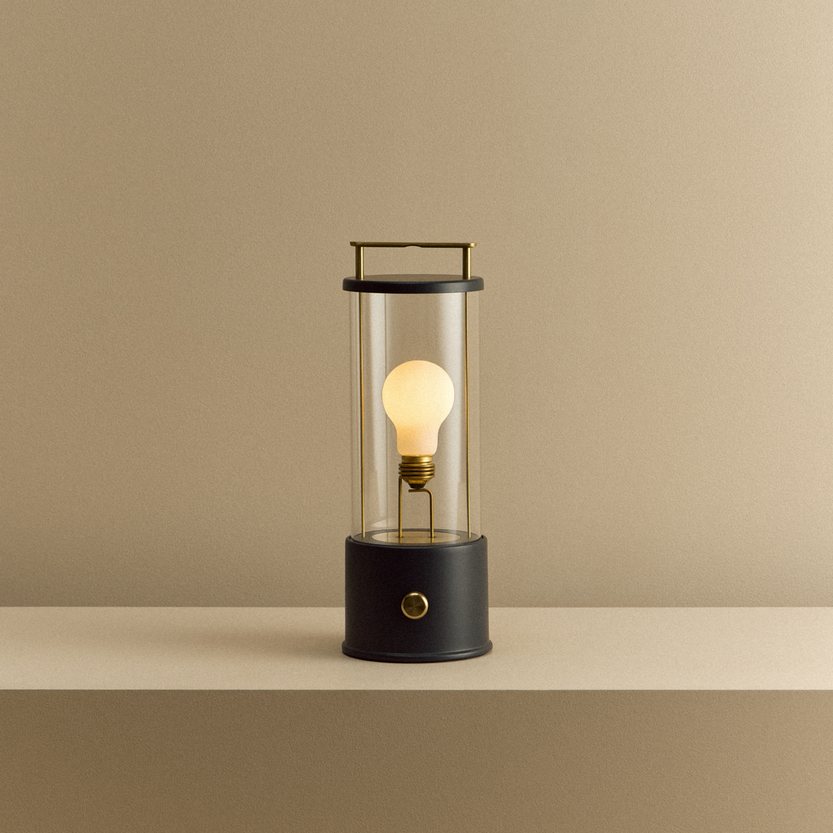 The Muse Portable Lamp in Hackles Black