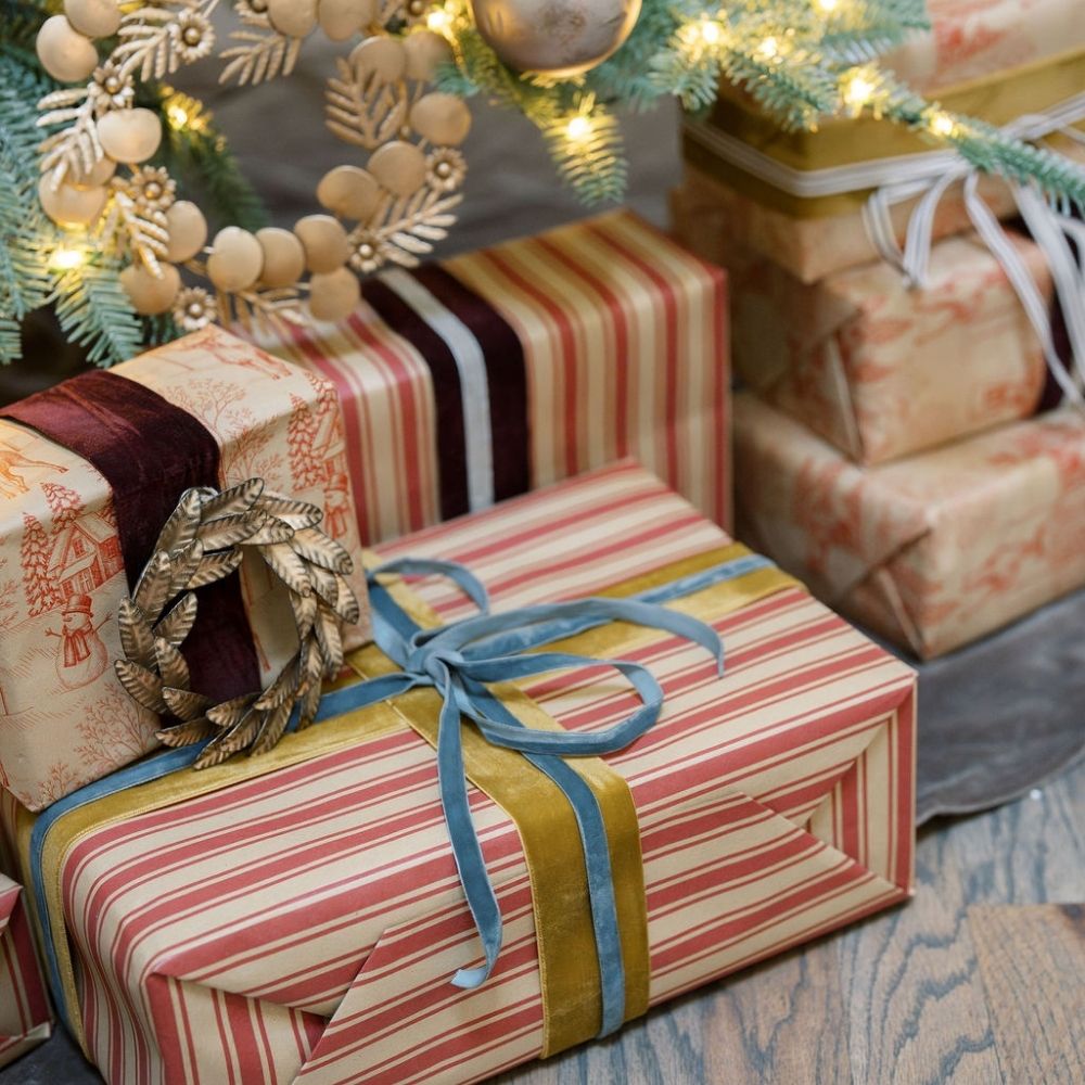 5" Iron Wreath Ornament, Brass