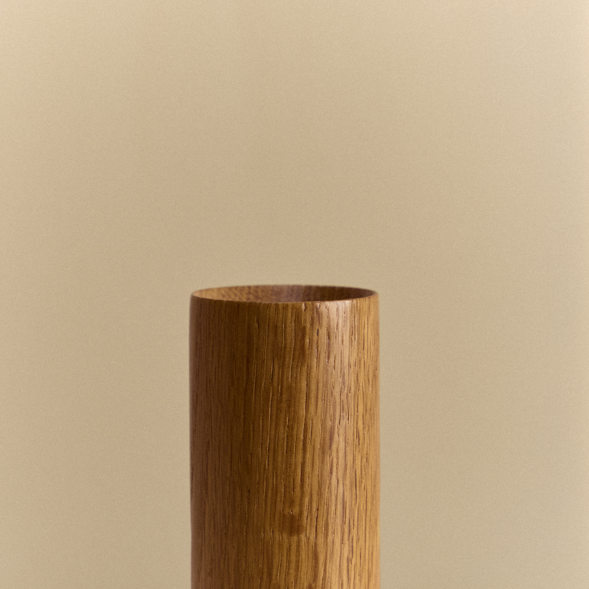 Knuckle Table Lamp in Oak + Oblo