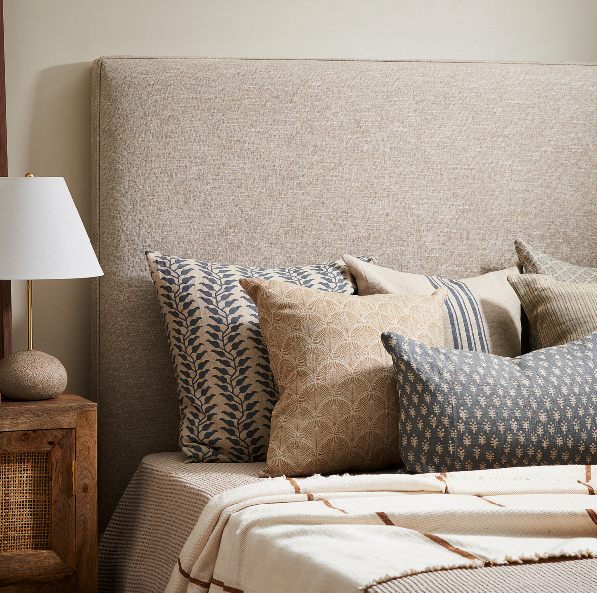 Perla Pillow 22" x 22"