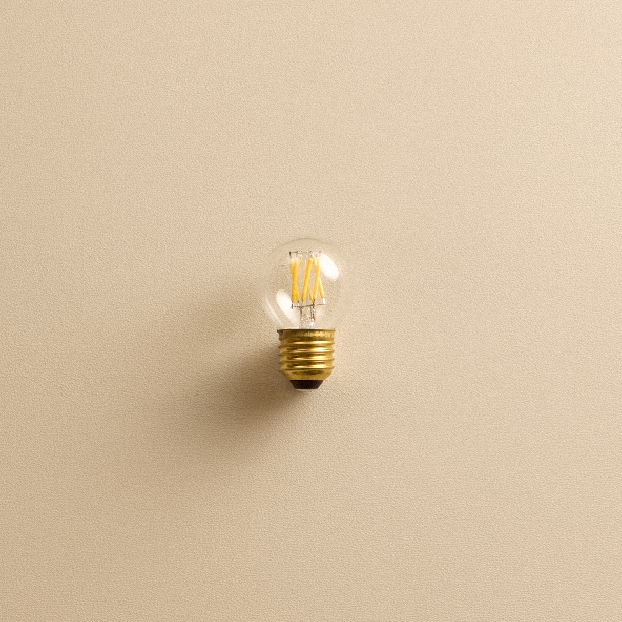 Pluto E26 Non-Tinted LED Bulb
