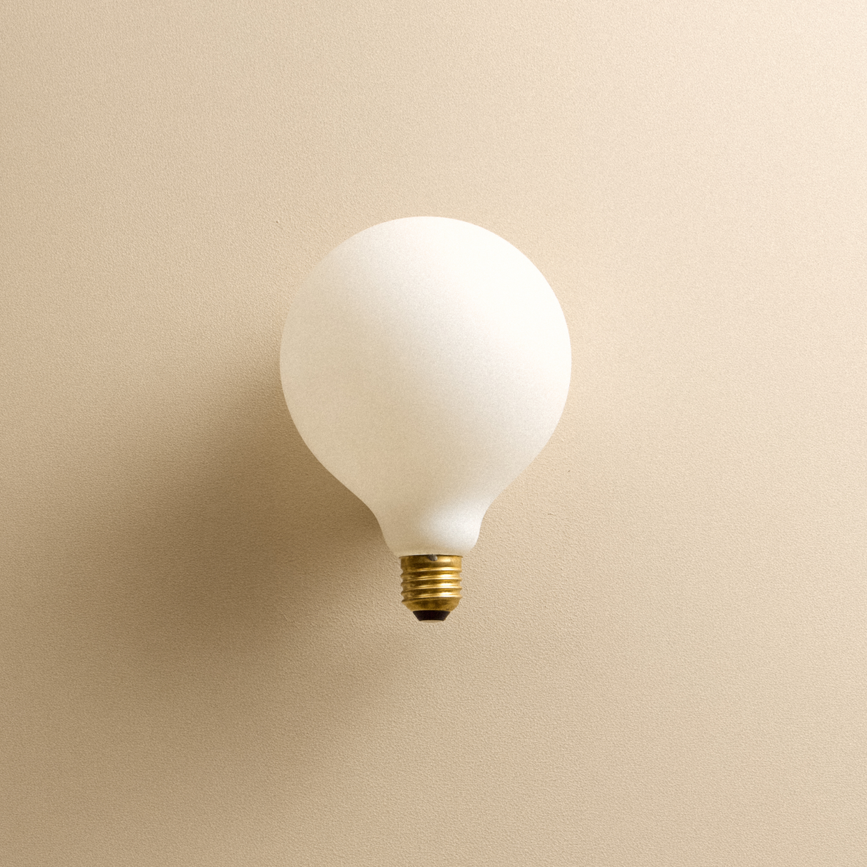 Porcelain III E26 LED Bulb