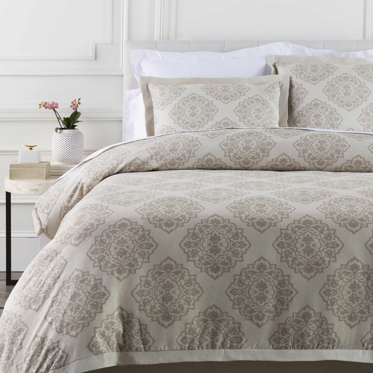Ludbreg Light Gray Bedding