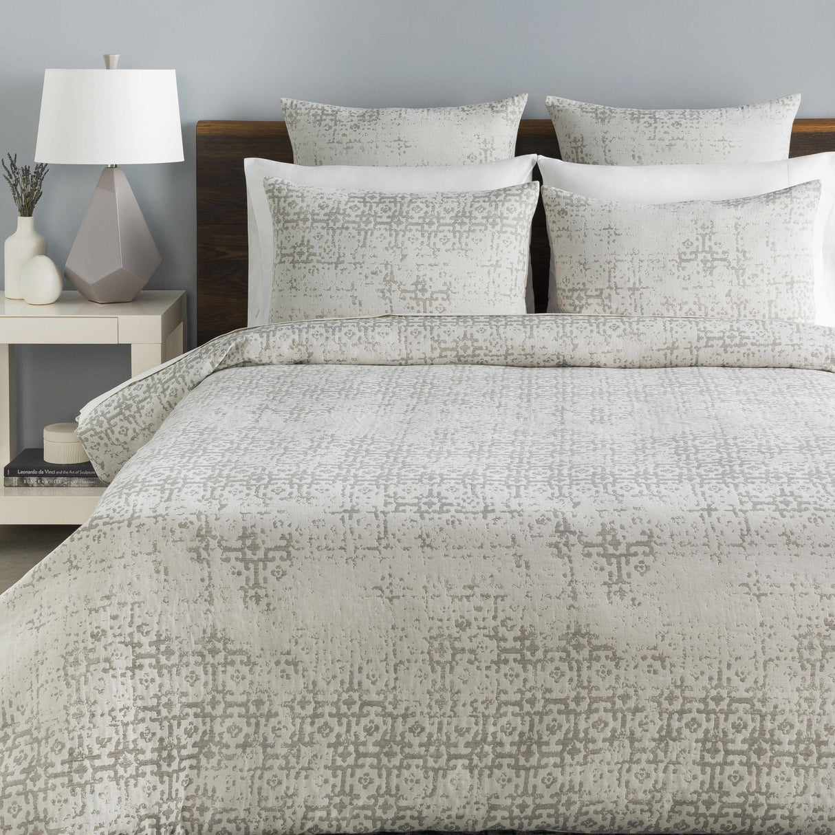 Zlatar Light Gray Bedding