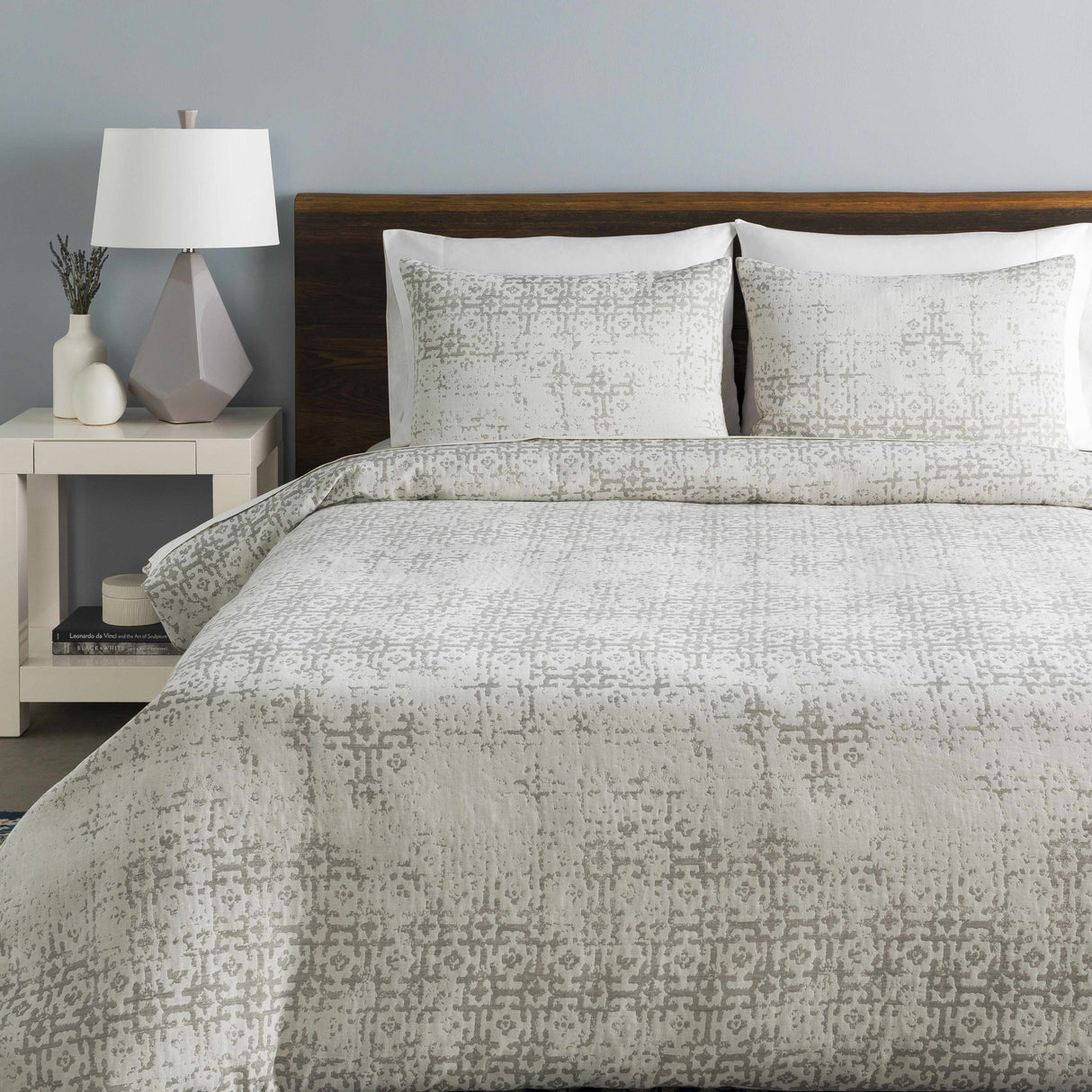 Zlatar Light Gray Bedding