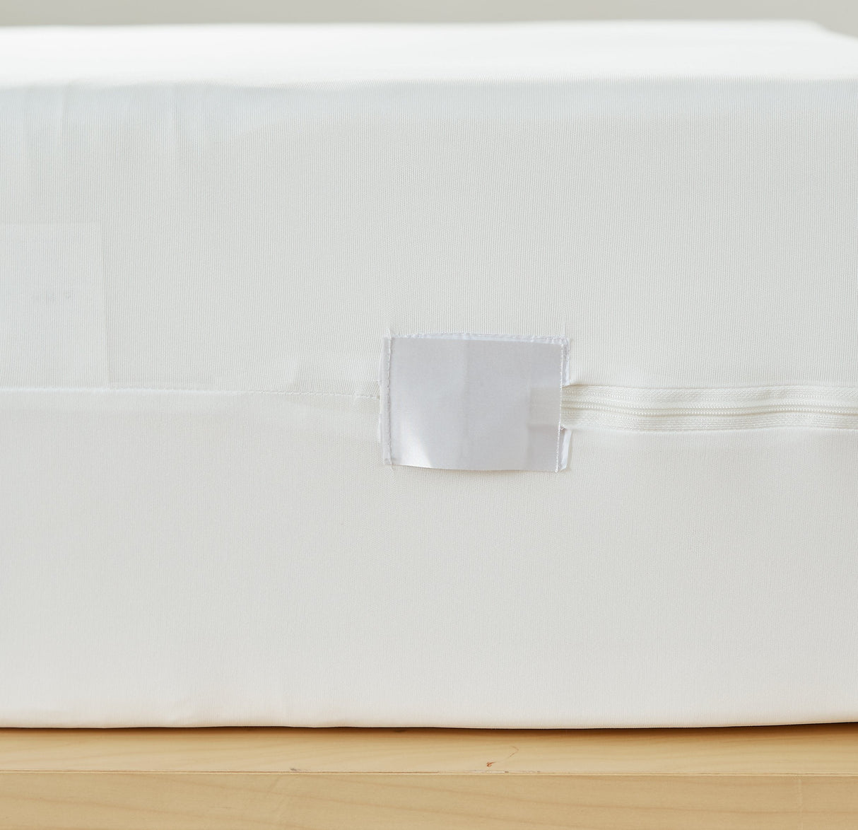 Bargoose BedBug Solution™ Hybrid Zippered Mattress Encasing - Stretches To Fit 9-12" Mattresses