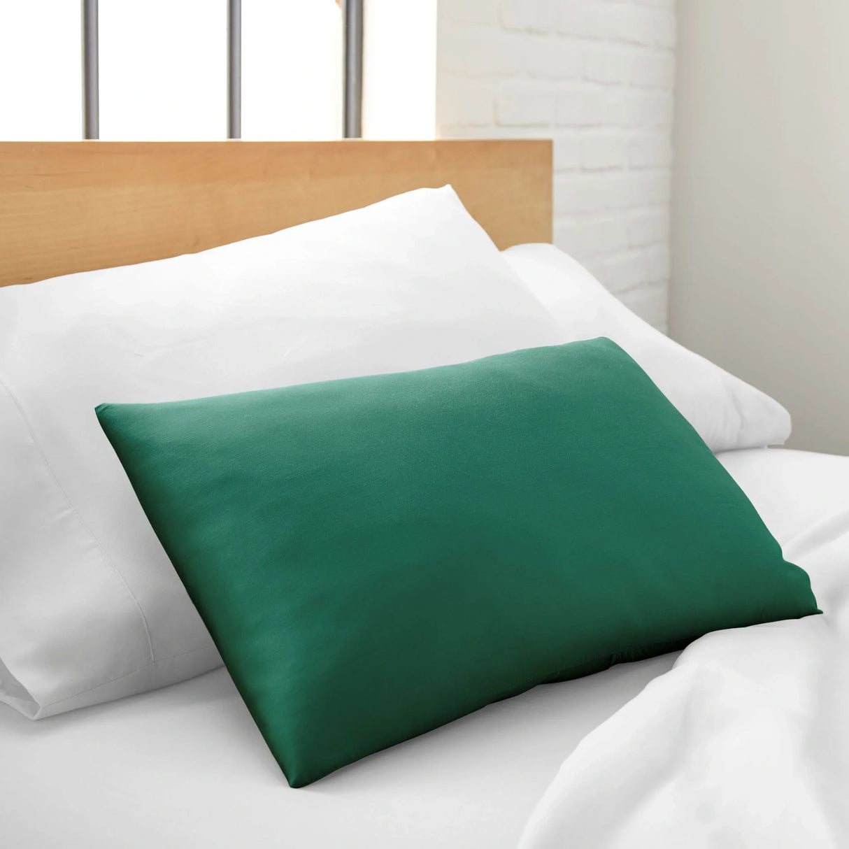 Cooling Bamboo Pillowcase – Breathable, Hypoallergenic & Moisture-Wicking Comfort
