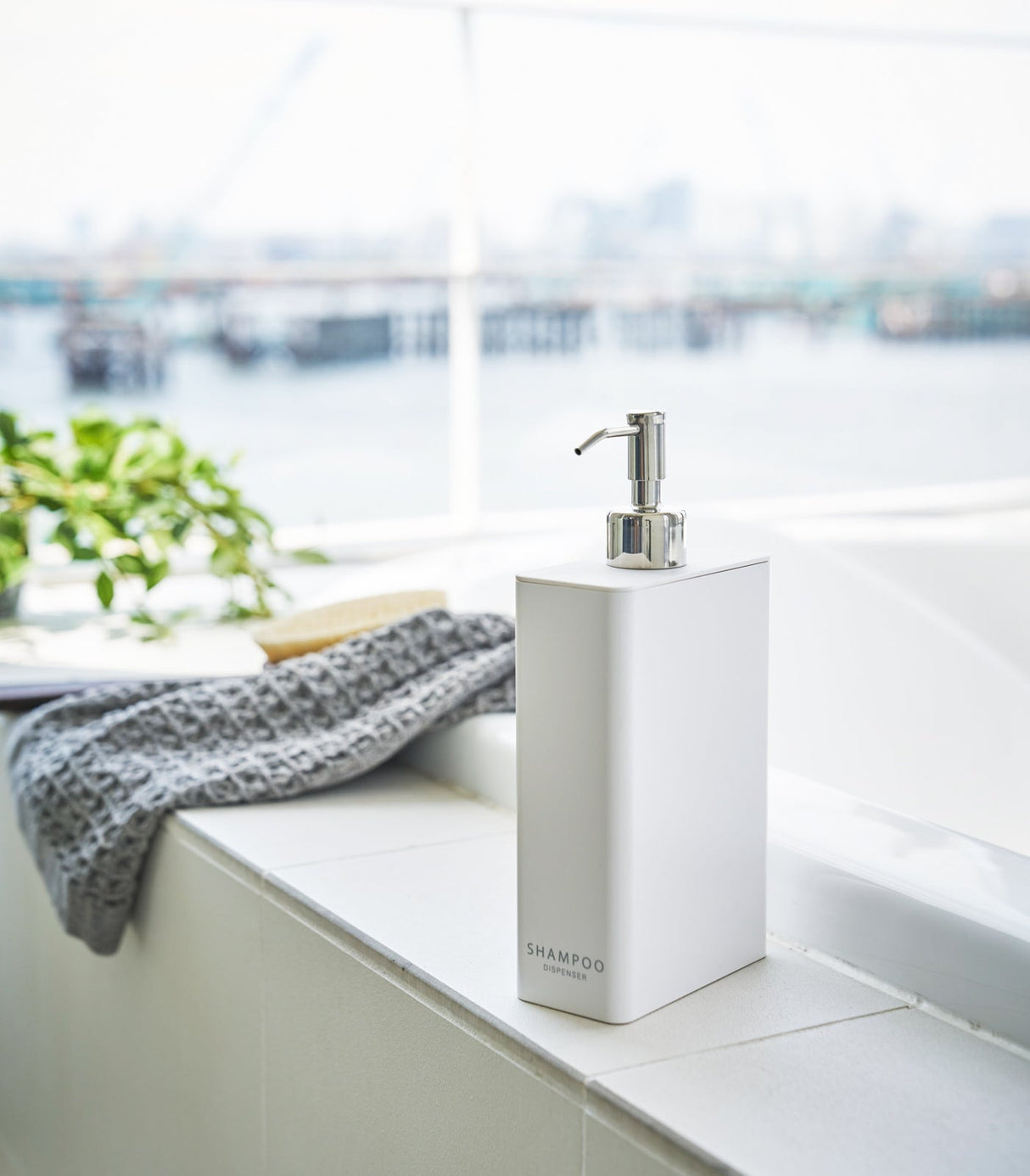 Ensemble distributeur rectangulaire : shampoing, après-shampoing et savon pour le corps