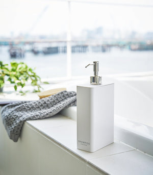 Ensemble distributeur rectangulaire : shampoing, après-shampoing et savon pour le corps