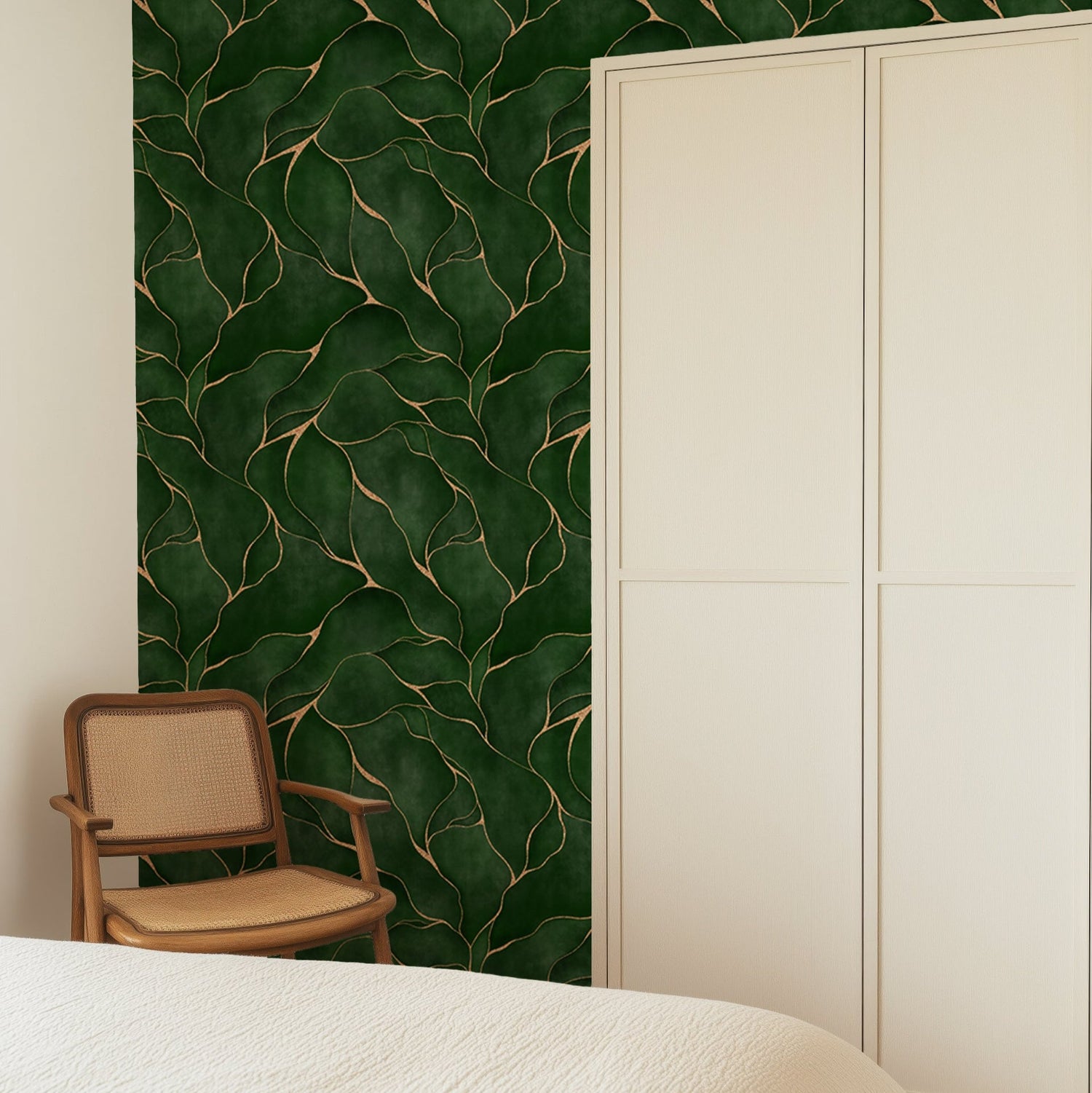Luxury Green Leaf Pattern Wallpaper with Golden Accents