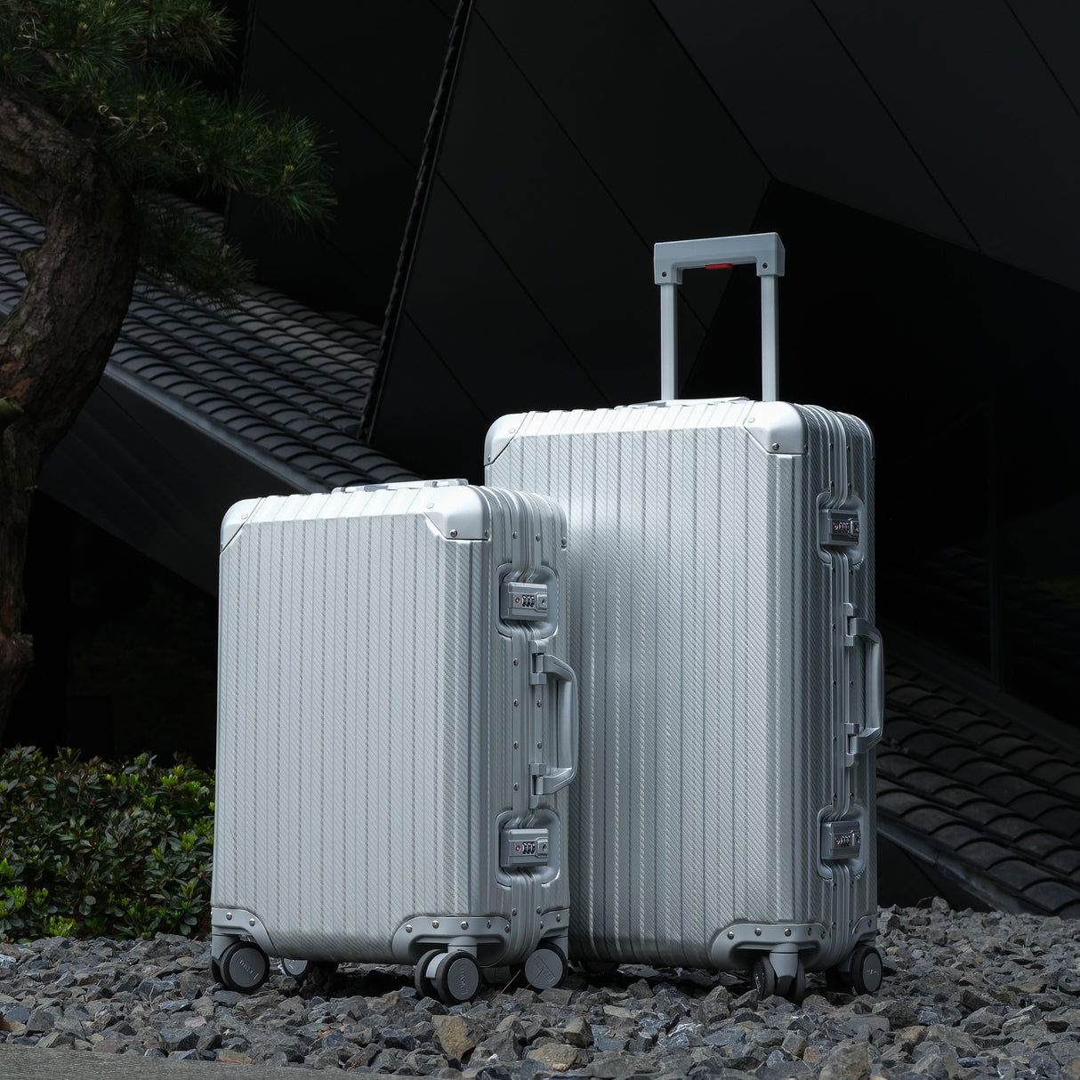 TREVA Aluminum Suitcase Silver