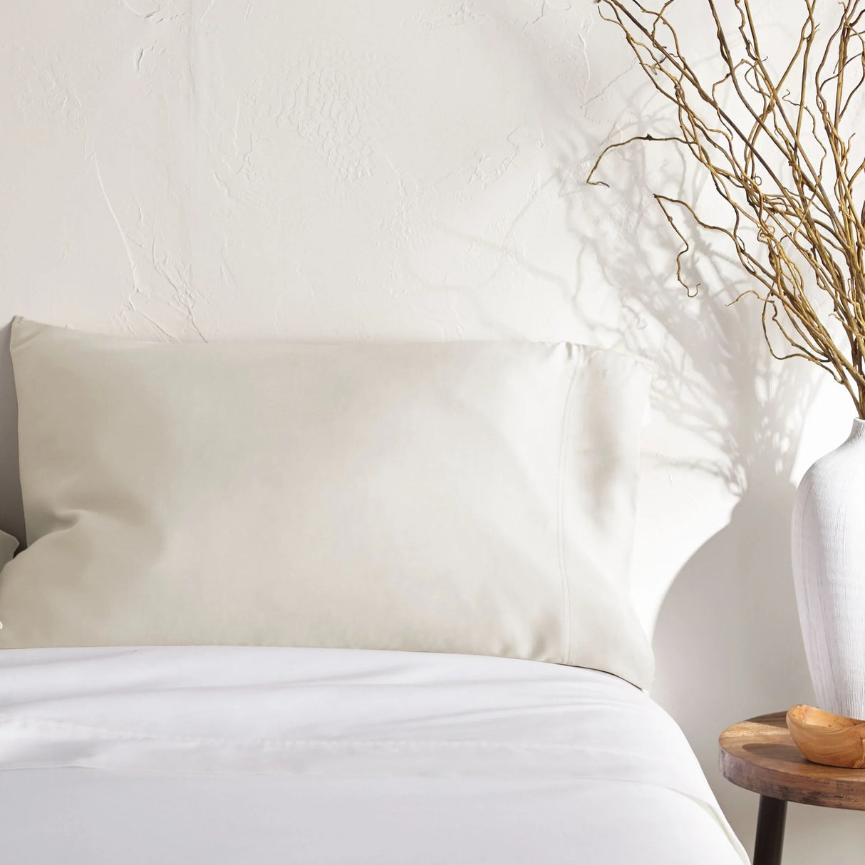 Cooling Bamboo Pillowcase – Breathable, Hypoallergenic & Moisture-Wicking Comfort