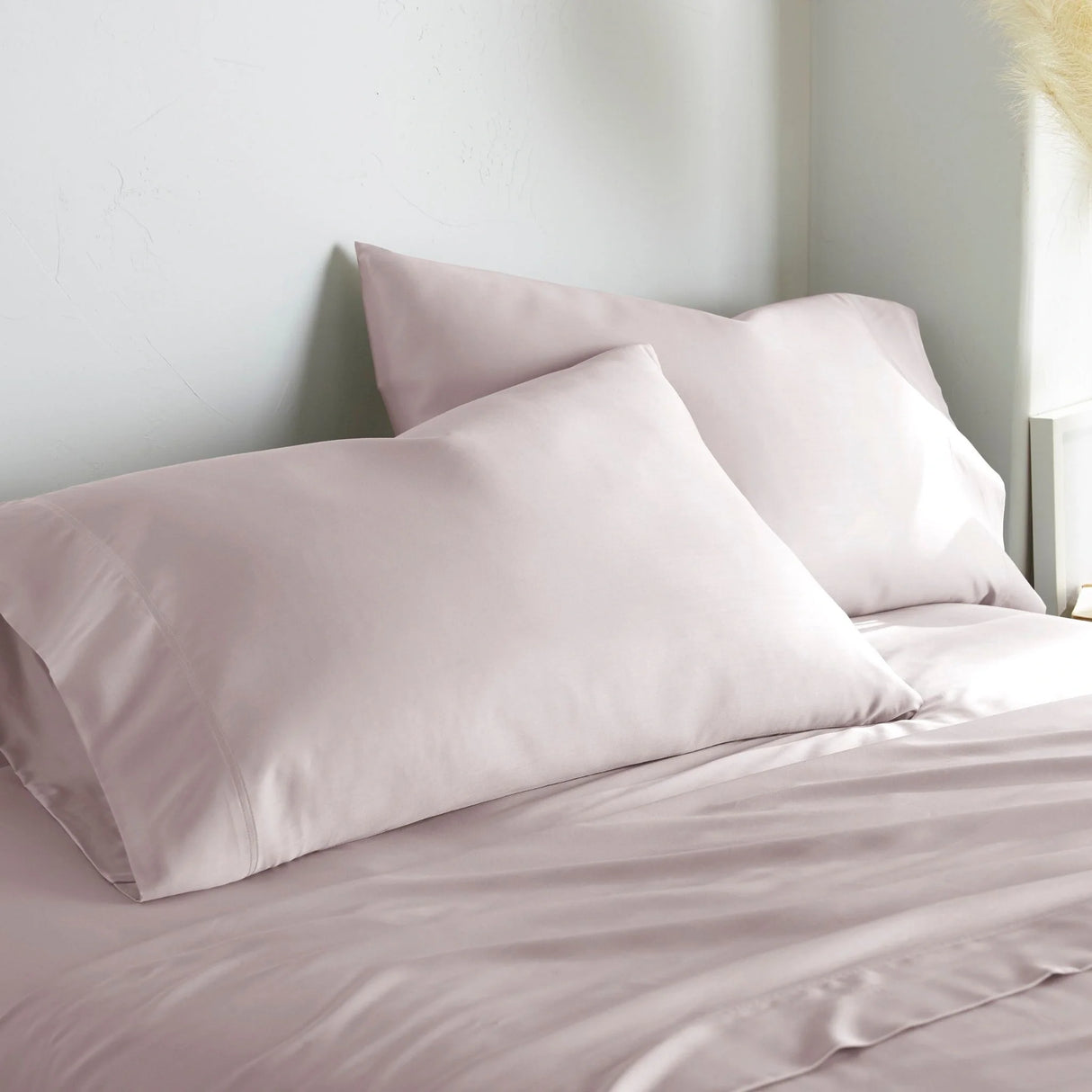 Premium Cooling Bamboo Pillowcases – Silky Soft & Skin-Friendly