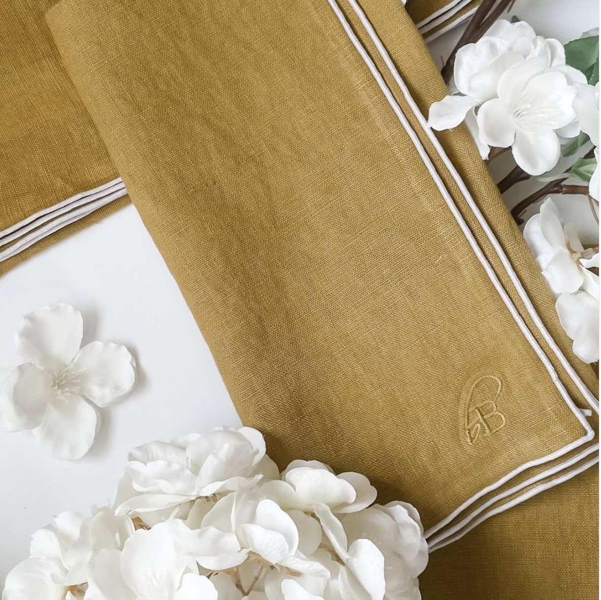 STONE WASHED LINEN NAPKINS // SET OF 4