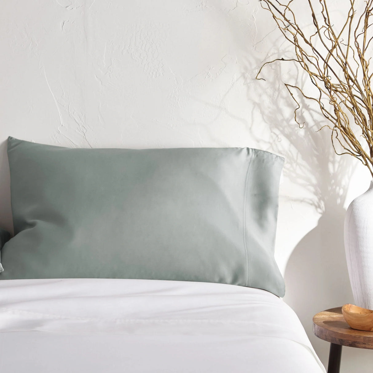 Cooling Bamboo Pillowcase – Breathable, Hypoallergenic & Moisture-Wicking Comfort